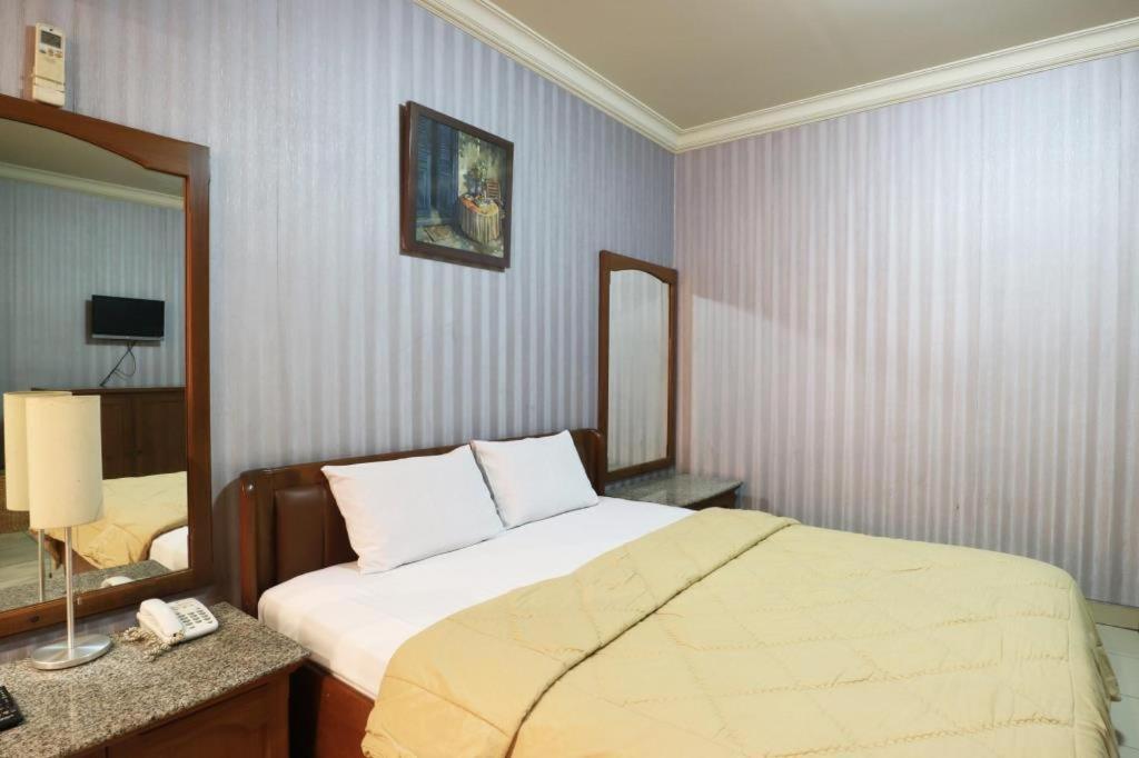 Hotel 678 Kemang Powered By Cocotel Jakarta Luaran gambar