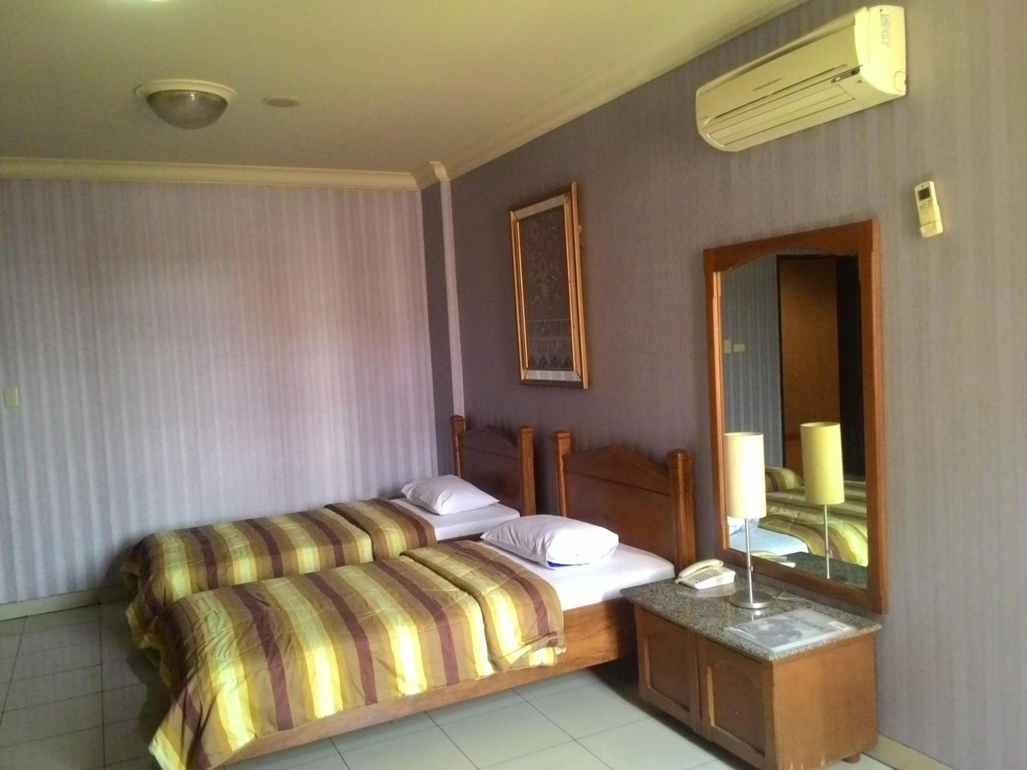 Hotel 678 Kemang Powered By Cocotel Jakarta Luaran gambar