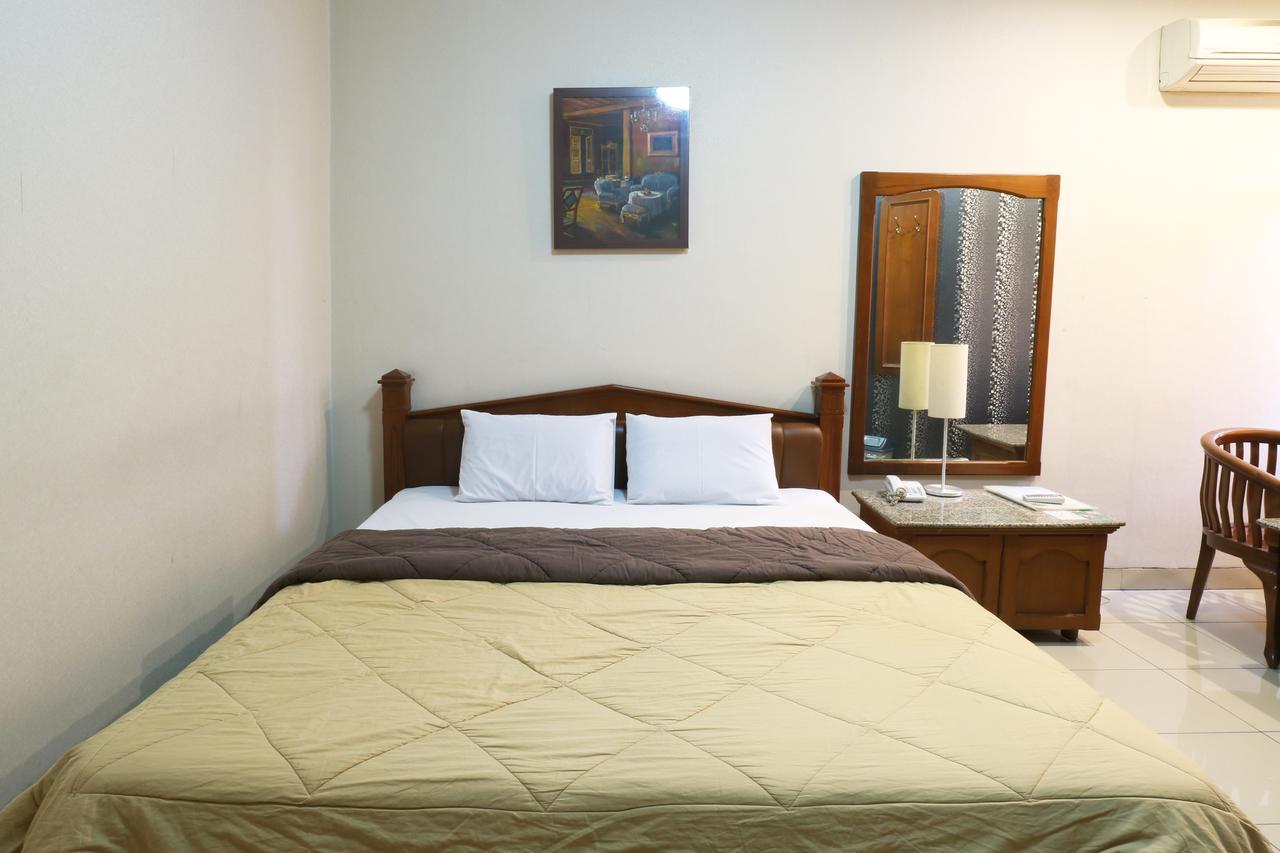 Hotel 678 Kemang Powered By Cocotel Jakarta Luaran gambar