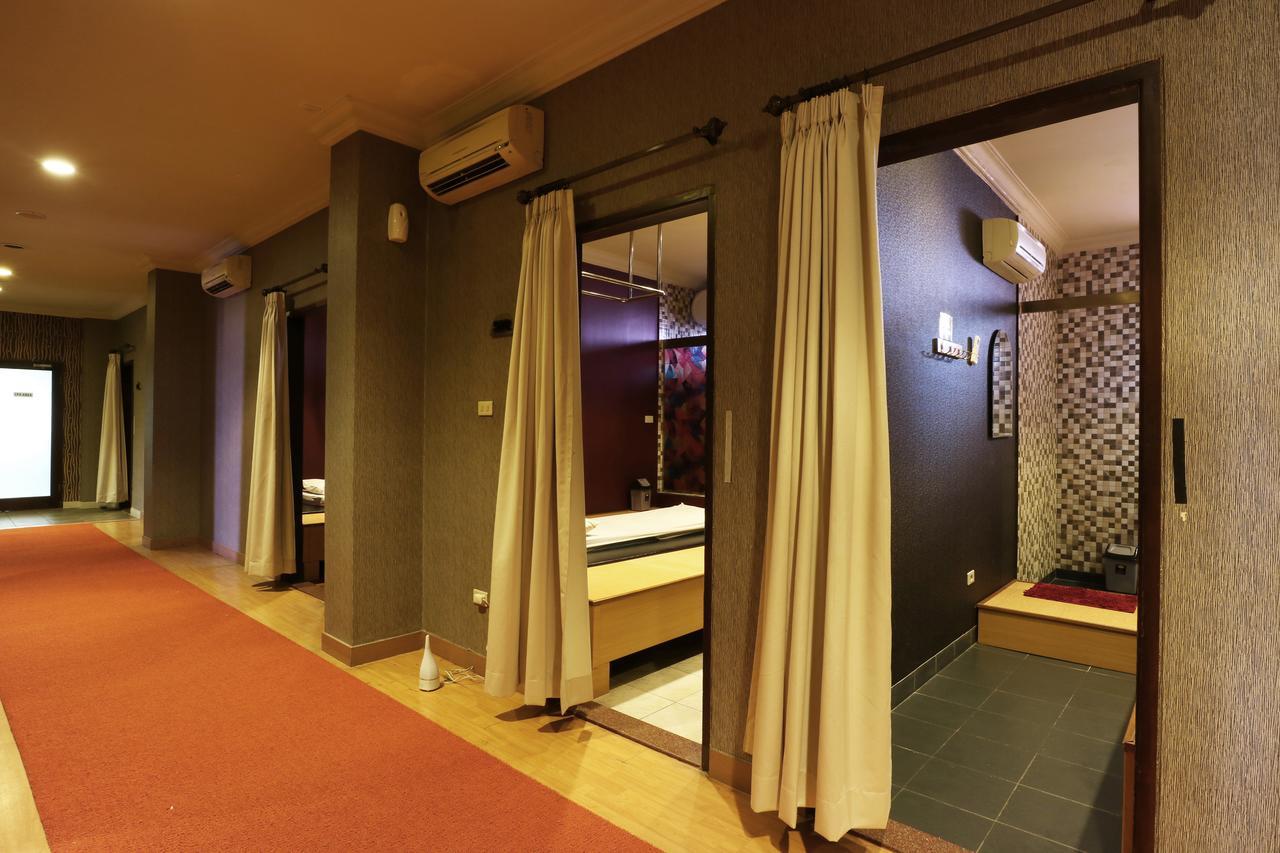 Hotel 678 Kemang Powered By Cocotel Jakarta Luaran gambar